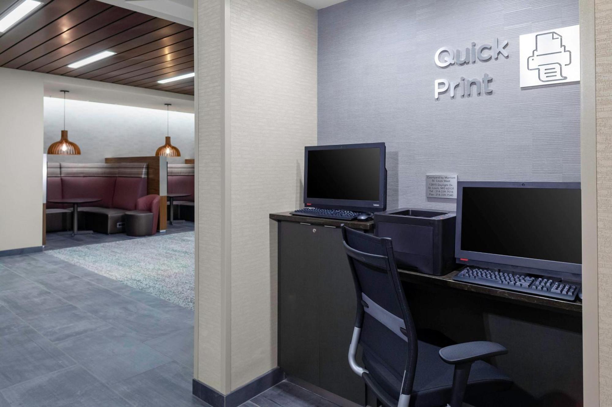 Courtyard By Marriott St. Louis West County Hotel Town and Country Exterior photo